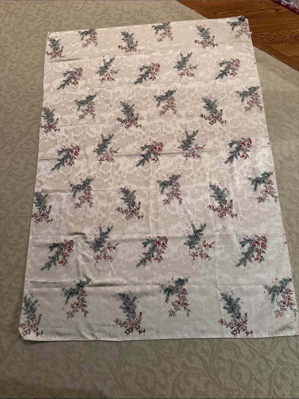 Vintage Liz Claiborne Ivory Damask Tablecloth Red & Green Sprig Accents 57”x 81”